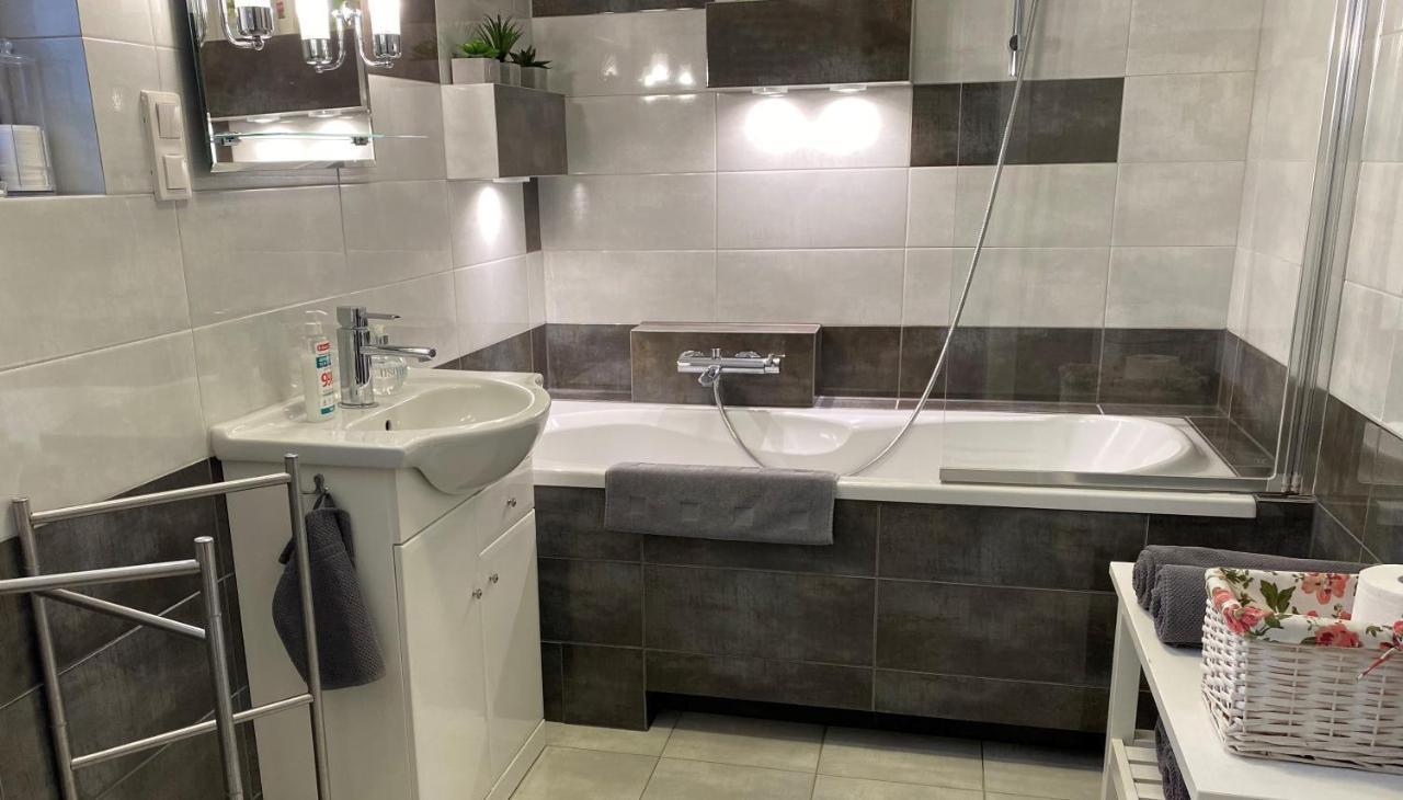 Bielany Apartment *